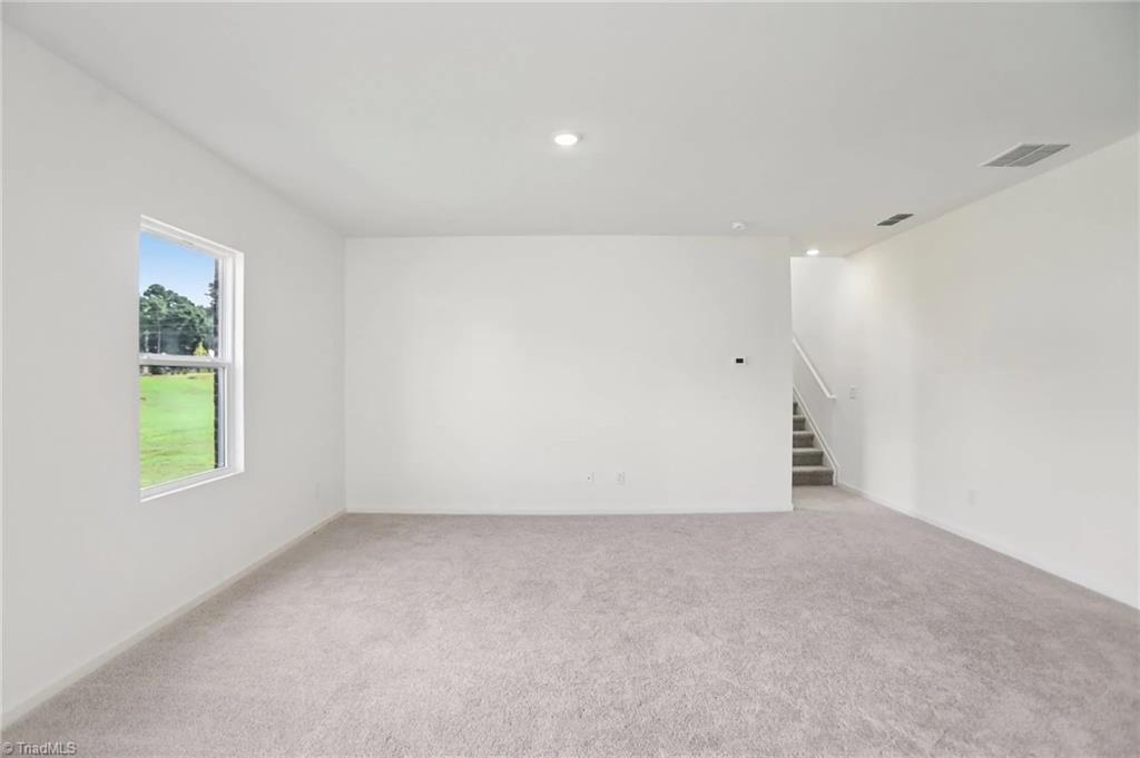 985 Riverbank Drive