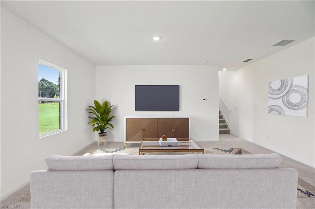 985 Riverbank Drive