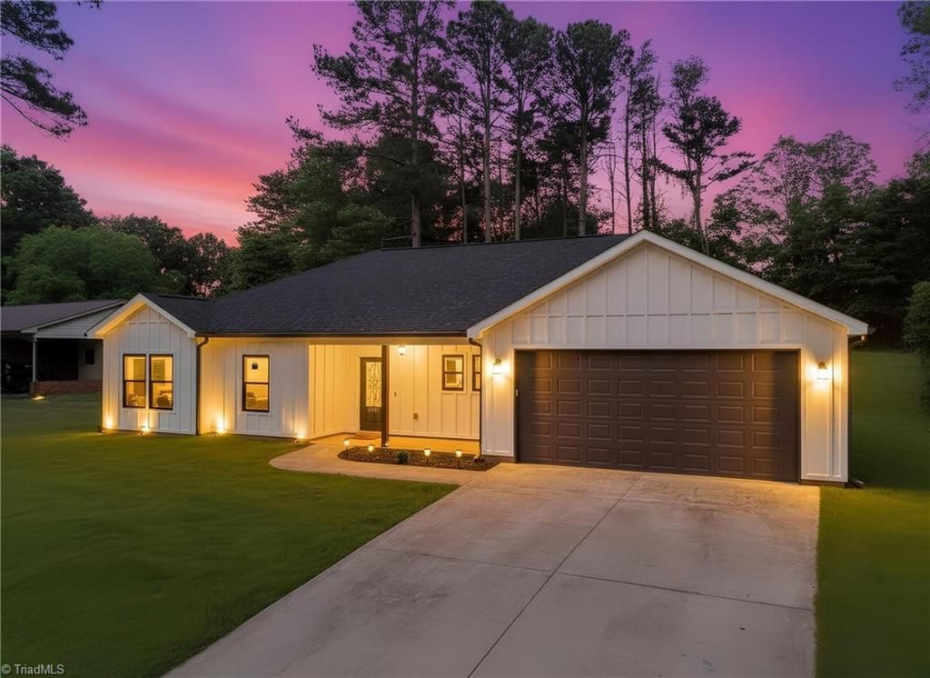 Photo of 1026 Fye Drive, Newton, NC 28658 (MLS # 1219122)
