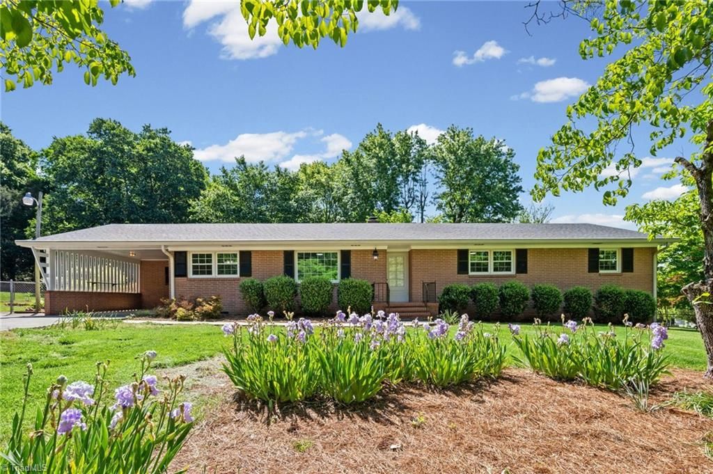 Photo of 6595 Rollingwood Drive, Clemmons, NC 27012 (MLS # 1218433)