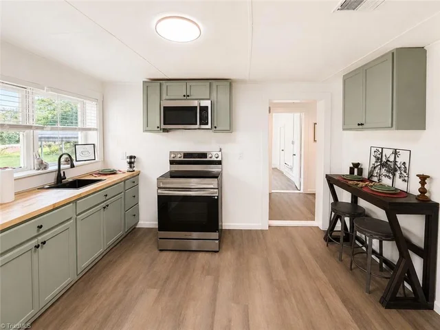 5739 Boone Trail, photo 5 of 14