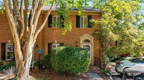 Townhouse For Sale - 400 Fisher Park Circle #E<br/> Greensboro, NC 27401
