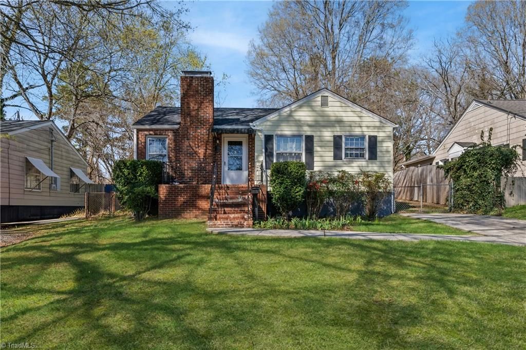 Photo of 1004 Lockland Avenue, Winston-Salem, NC 27103 (MLS # 1212807)