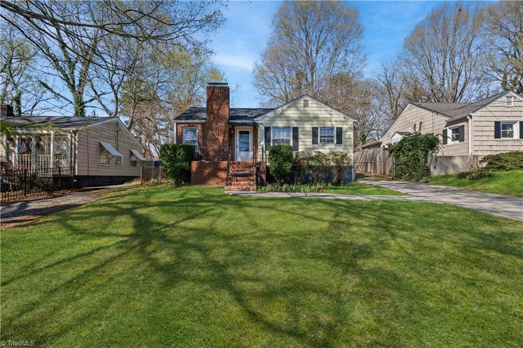 Photo of 1004 Lockland Avenue, Winston-Salem, NC 27103 (MLS # 1212807)