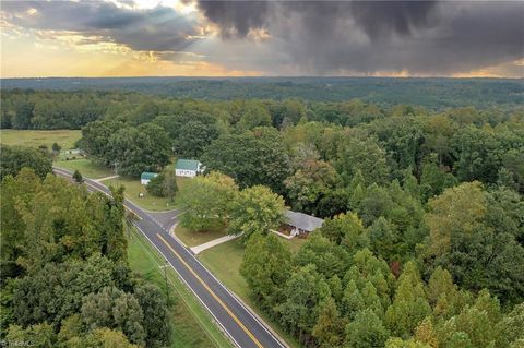 A home in Kernersville