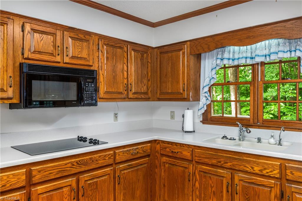 101 Byrnwood Drive, Jamestown, North Carolina image 3