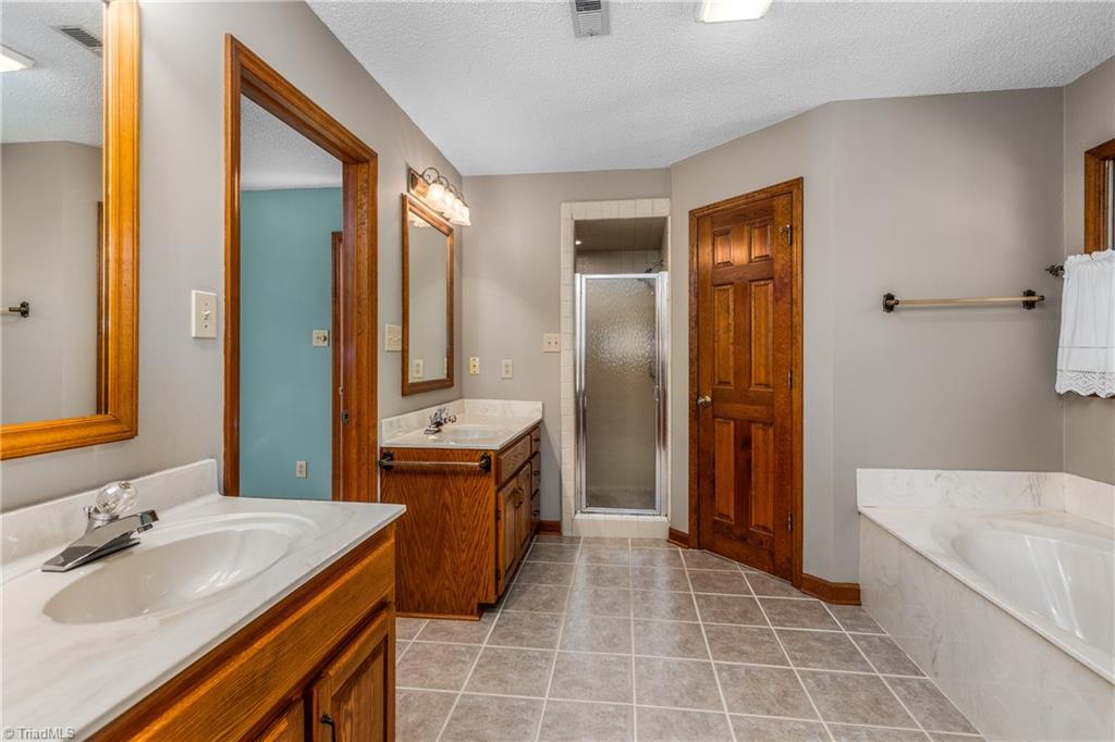 101 Byrnwood Drive, Jamestown, North Carolina image 33