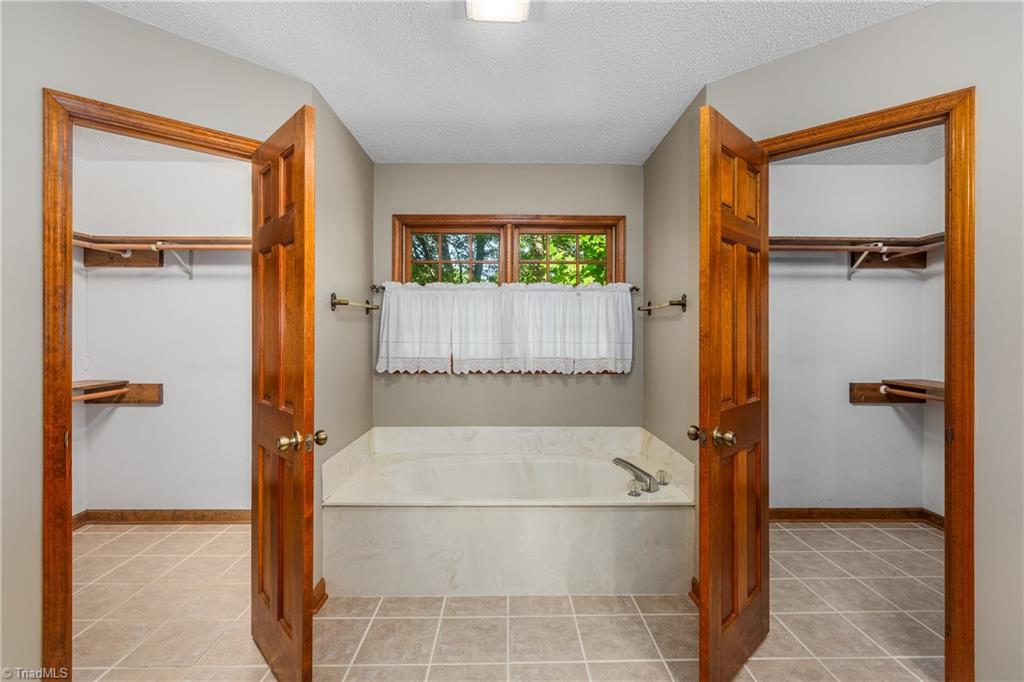101 Byrnwood Drive, Jamestown, North Carolina image 35