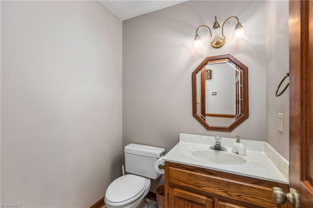 101 Byrnwood Drive, Jamestown, North Carolina image 27