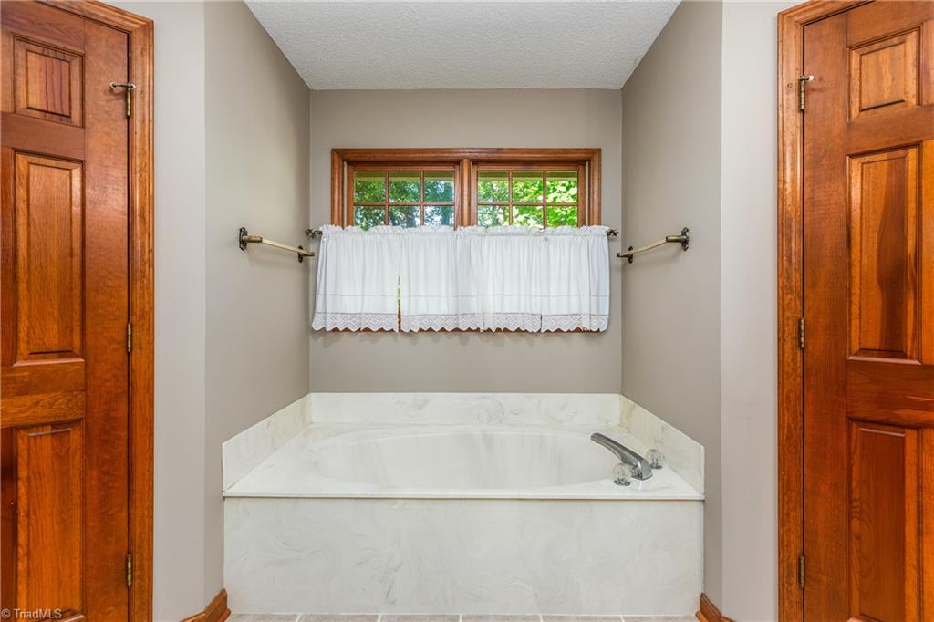 101 Byrnwood Drive, Jamestown, North Carolina image 34