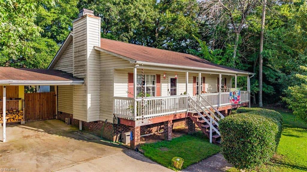 Photo of 109 Poplar Lane, Thomasville, NC 27360 (MLS # 1229910)