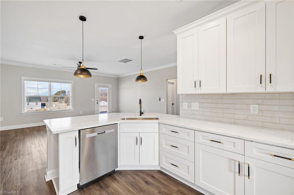 Madison, North Carolina 27025, United States, 4 Bedrooms Bedrooms, ,4 BathroomsBathrooms,Residential,Active,198072