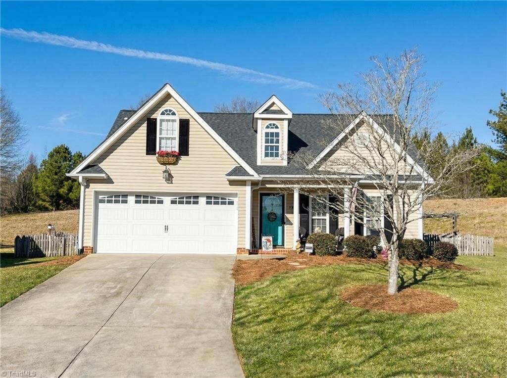 Photo of 5870 Ferntree Court, Pfafftown, NC 27040 (MLS # 1205069)