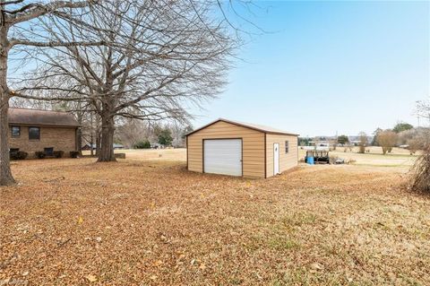 A home in Pfafftown