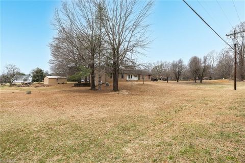 A home in Pfafftown