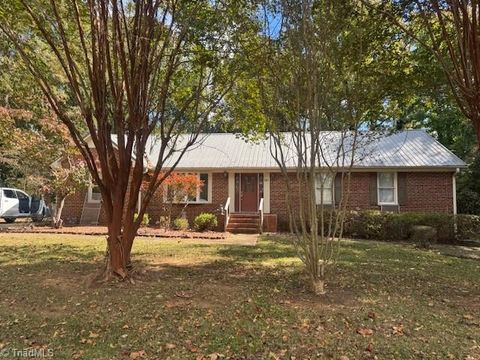 Homes For Sale - 505 Quail Lane<br/> Davidson County, Lexington, NC 27292