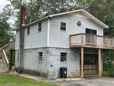Photo of 235 Sailboat Drive, Salisbury, NC 28146 (MLS # 1198668)