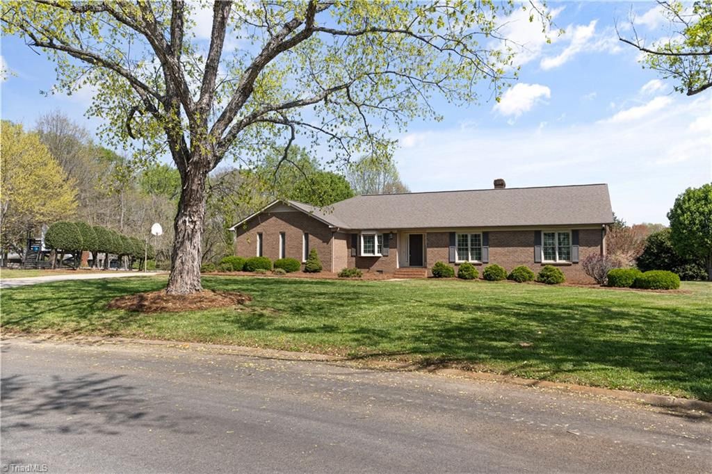 Photo of 316 Siouan Drive, Lexington, NC 27295 (MLS # 1214129)