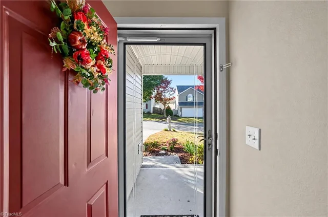 1690 Coryton Way, photo 5 of 50