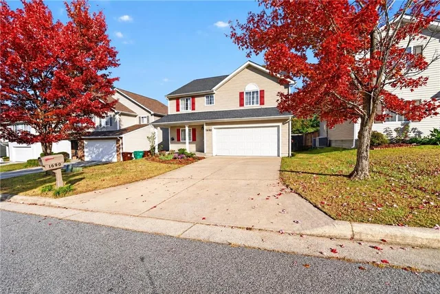 1690 Coryton Way, photo 2 of 50