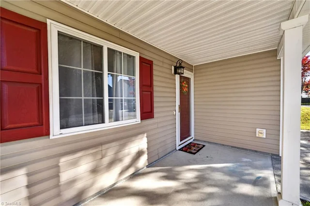 1690 Coryton Way, photo 4 of 50