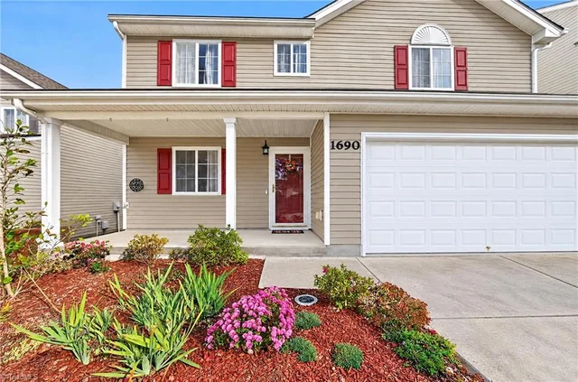 1690 Coryton Way, photo 3 of 50