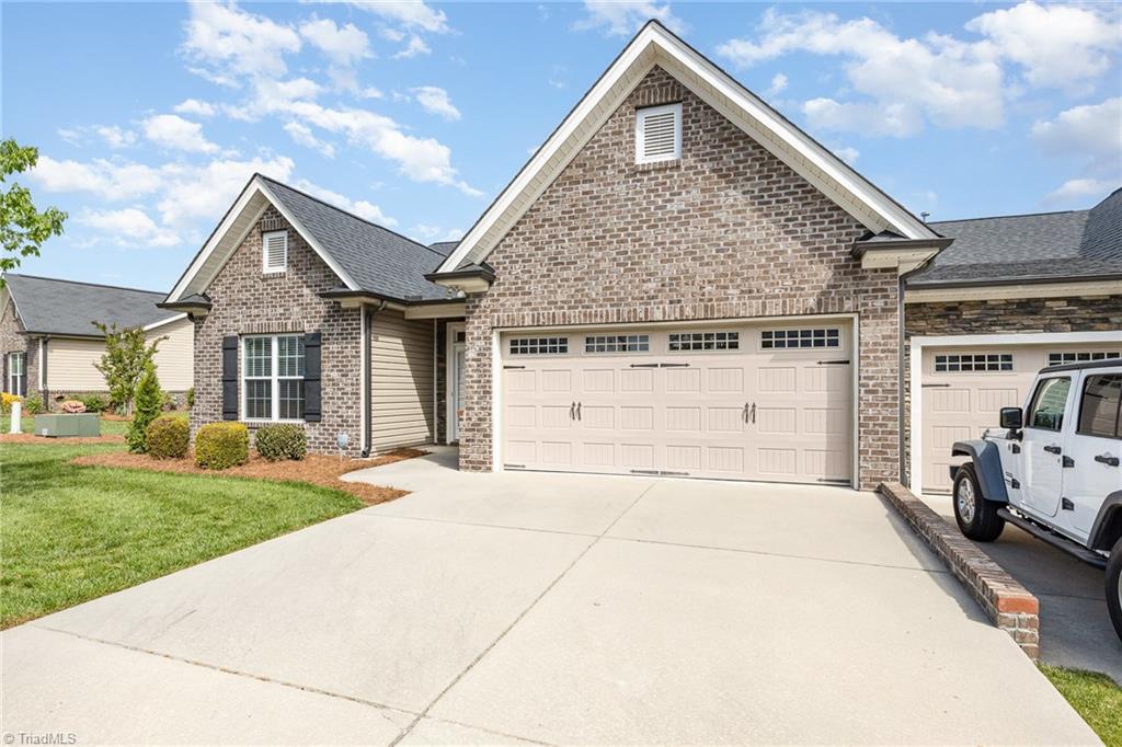 7070 Hanesbrook Circle, Clemmons, North Carolina image 4