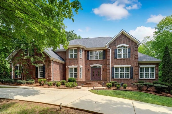 3608 SUMMIT LAKES DR, BROWNS SUMMIT, NC 27214 - Image ada9abda0ec5a7edaec476e146a80ca7/3972833365
