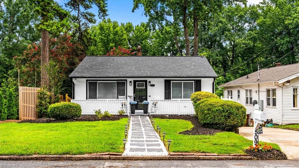 Photo of 509 Woodrow Avenue, High Point, NC 27262 (MLS # 1229532)