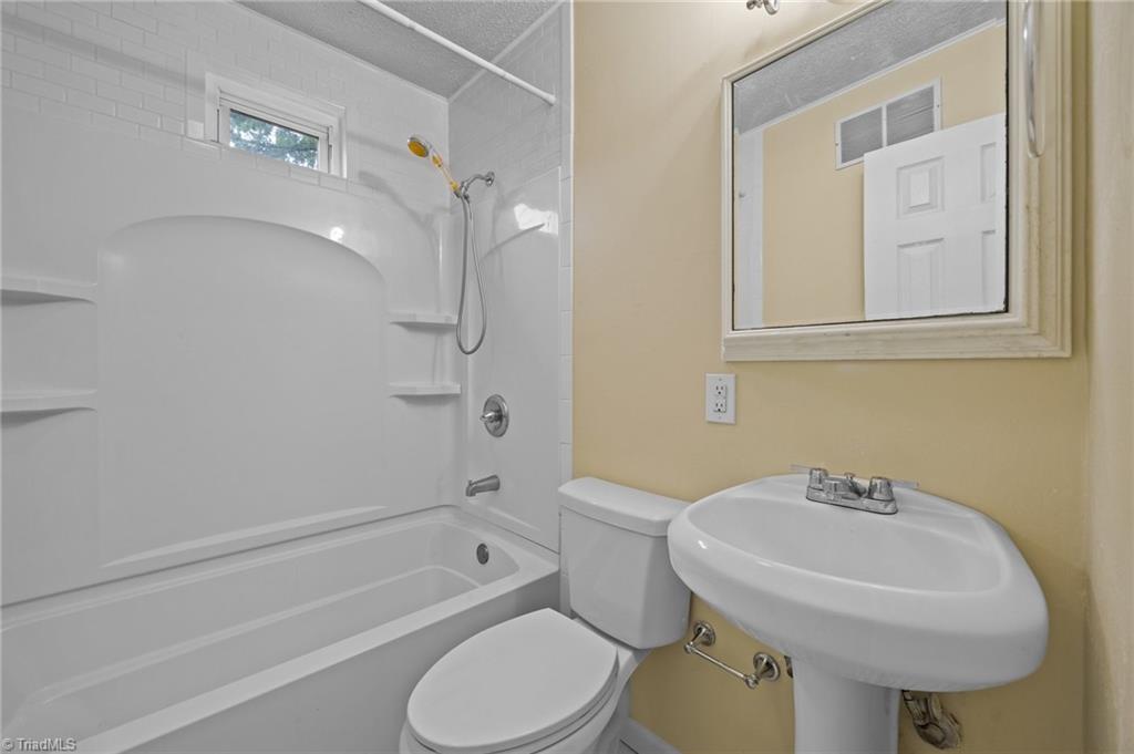 525 Overlook Street, Greensboro, North Carolina image 12