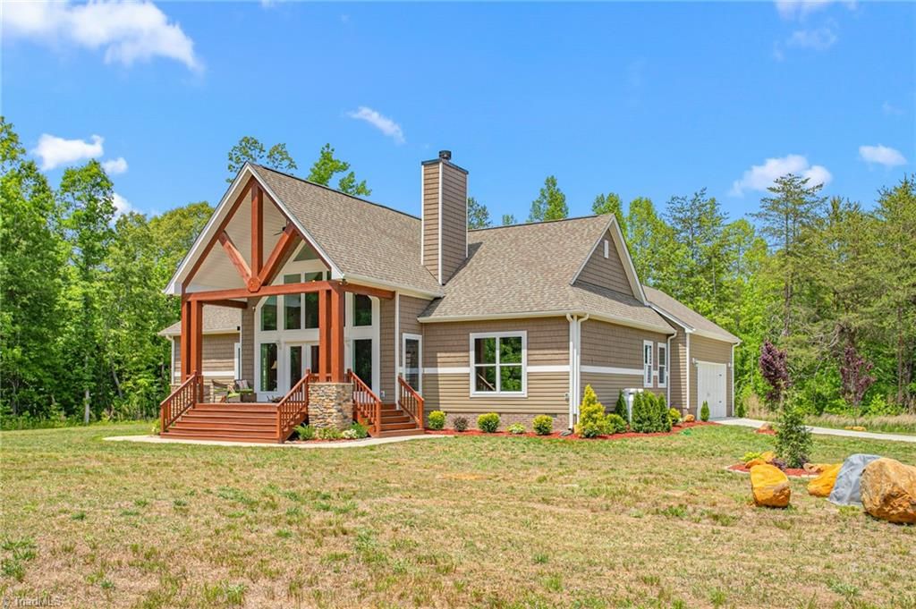 Photo of 625 Robertson Road, McLeansville, NC 27301 (MLS # 1218729)