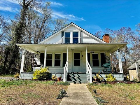 Homes For Sale - 1408 Essex Place<br/> Caldwell County, Lenoir, NC 28645