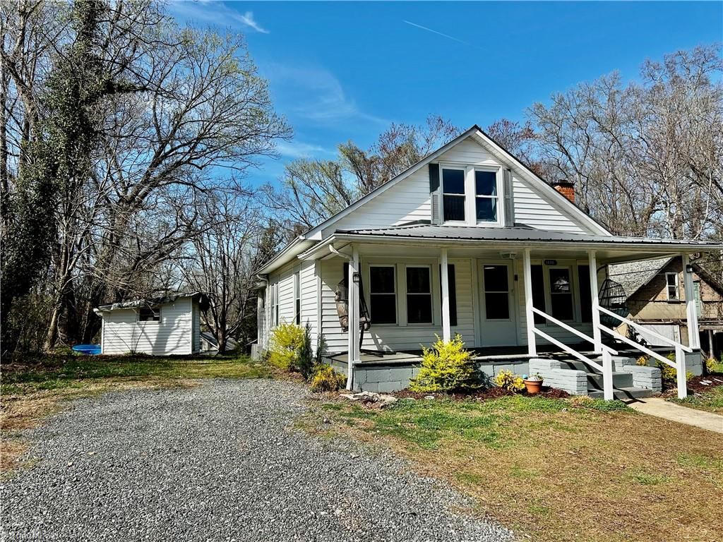 Photo of 1408 Essex Place, Lenoir, NC 28645 (MLS # 1212330)