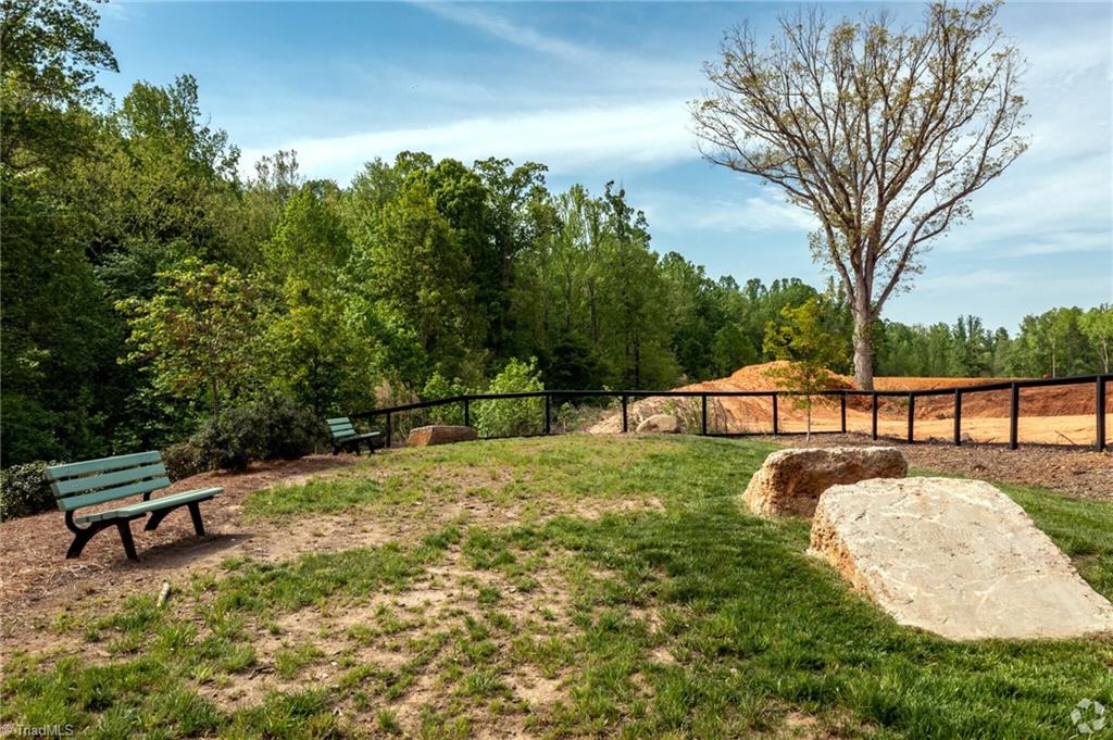 Photo 9 of 10 of 1725 Eastover Drive house