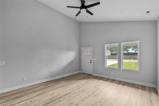 710 Dick Street, photo 5 of 31
