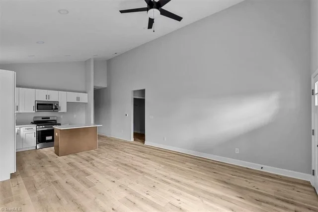 710 Dick Street, photo 4 of 31