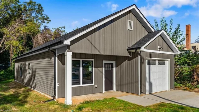 710 Dick Street, photo 2 of 31