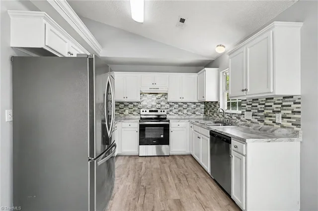 933 Londonderry Drive, photo 4 of 31