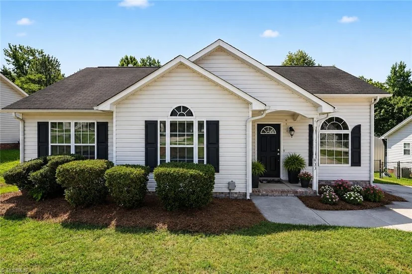 933 Londonderry Drive, photo 1 of 31