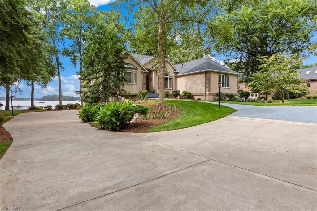 Photo of 1553 Waterford Pointe Road, Lexington, NC 27292 (MLS # 1190978)