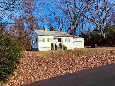 2657 Oak Grove Circle Winston-Salem NC 27106