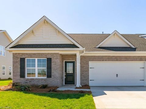 Townhouse For Sale - 504 Beeson Court<br/> Clemmons, NC 27012