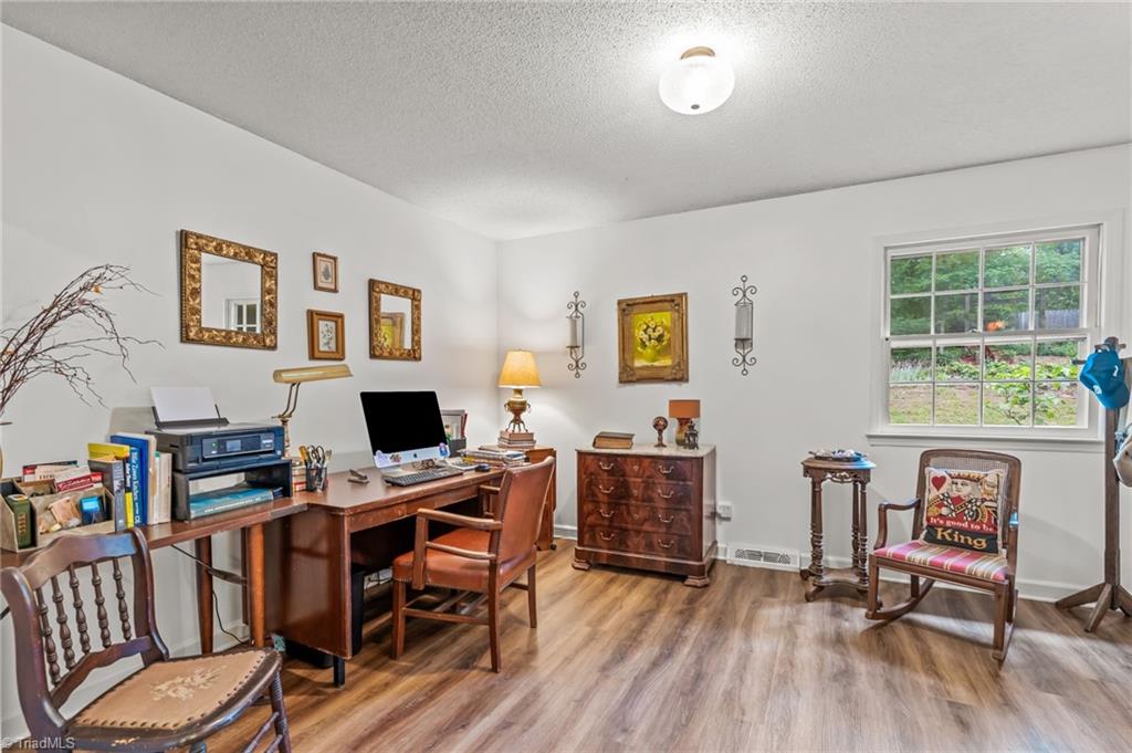 1502 Trafalgar Court, High Point, North Carolina image 8