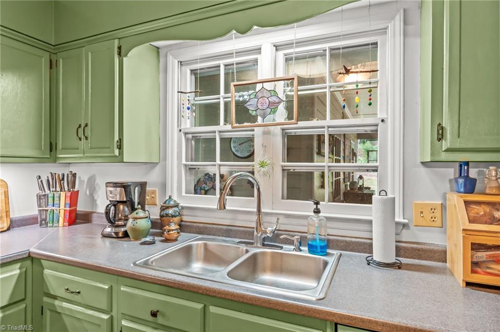 1502 Trafalgar Court, High Point, North Carolina image 12