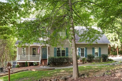 Homes For Sale - 7509 Keating Drive<br/> Oak Ridge, NC 27310