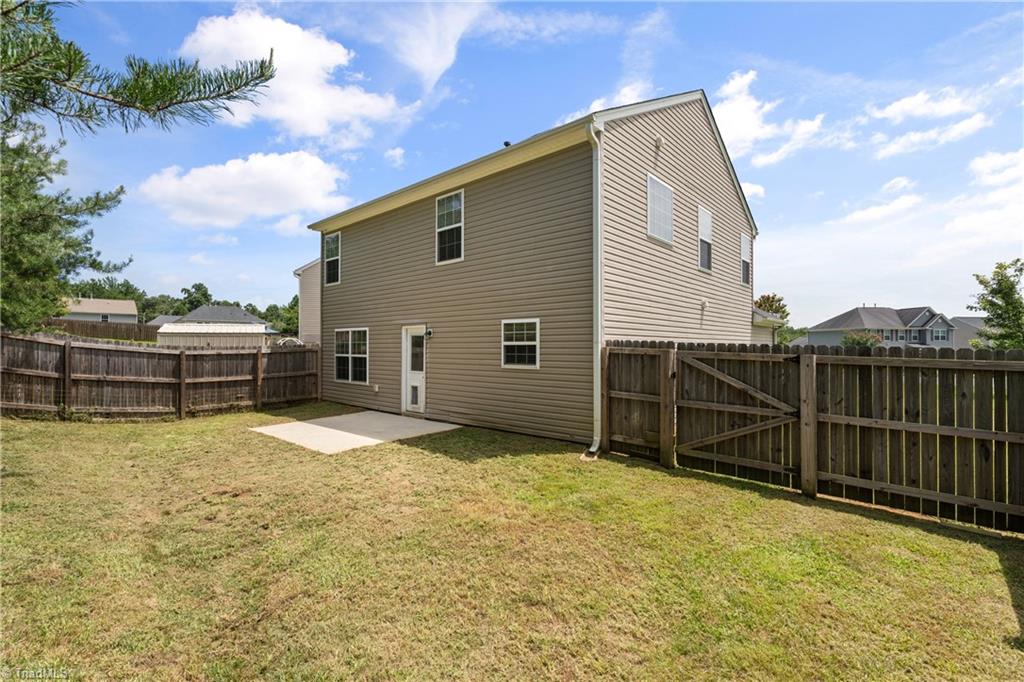 Greensboro, North Carolina 27405, United States, 3 Bedrooms Bedrooms, ,3 BathroomsBathrooms,Residential,Pending,180162