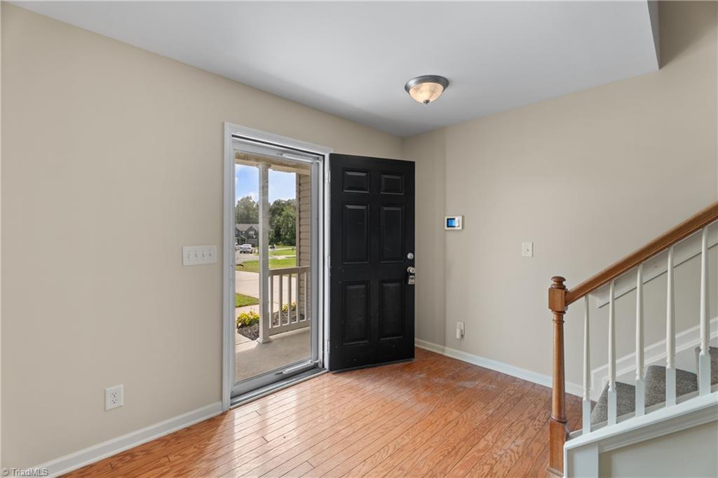 Greensboro, North Carolina 27405, United States, 3 Bedrooms Bedrooms, ,3 BathroomsBathrooms,Residential,Pending,180162