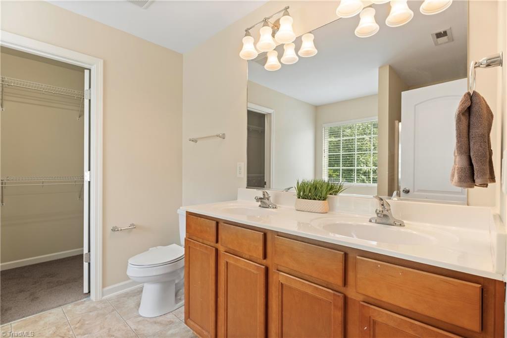 Greensboro, North Carolina 27405, United States, 3 Bedrooms Bedrooms, ,3 BathroomsBathrooms,Residential,Pending,180162