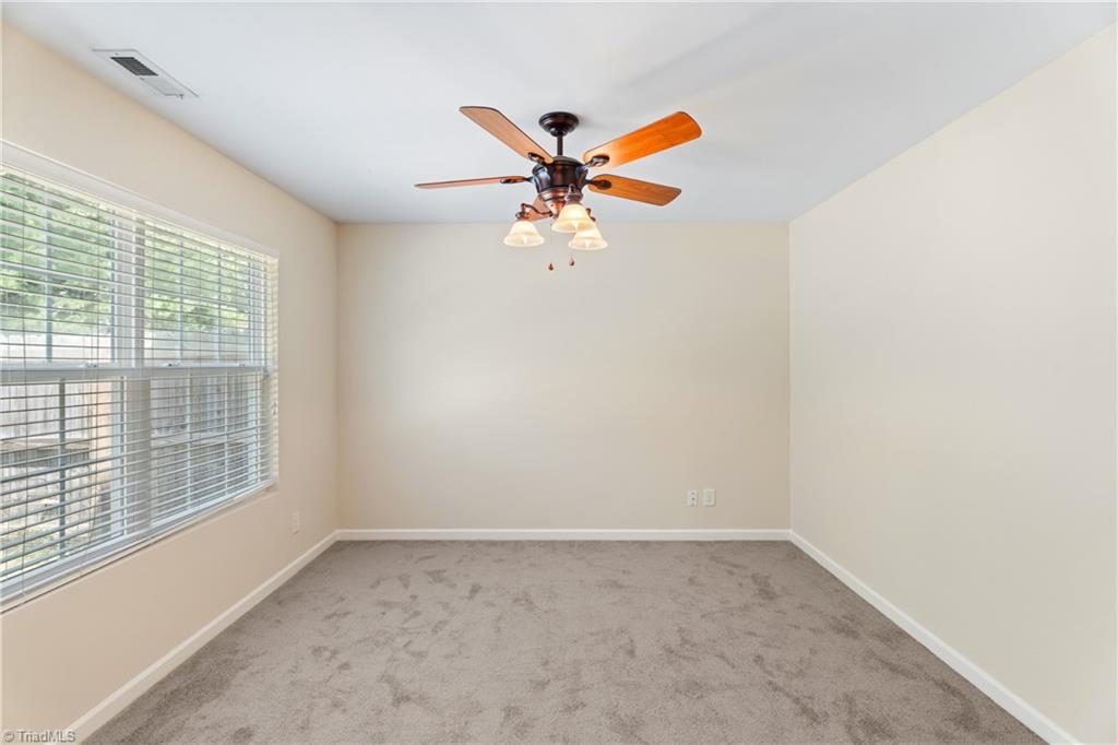 Greensboro, North Carolina 27405, United States, 3 Bedrooms Bedrooms, ,3 BathroomsBathrooms,Residential,Pending,180162