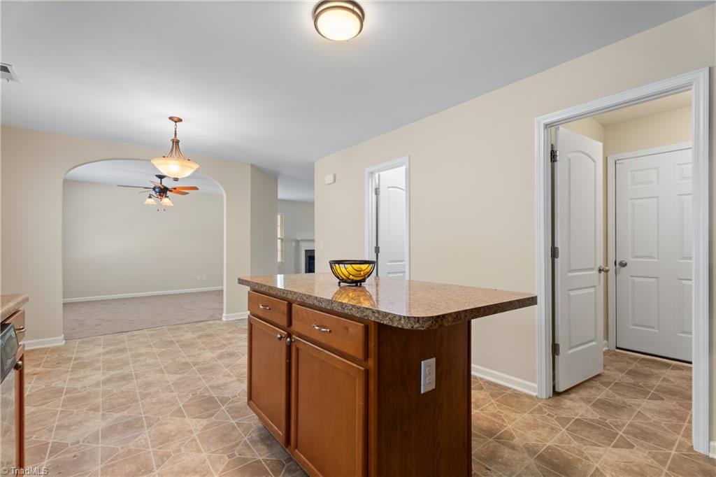 Greensboro, North Carolina 27405, United States, 3 Bedrooms Bedrooms, ,3 BathroomsBathrooms,Residential,Pending,180162